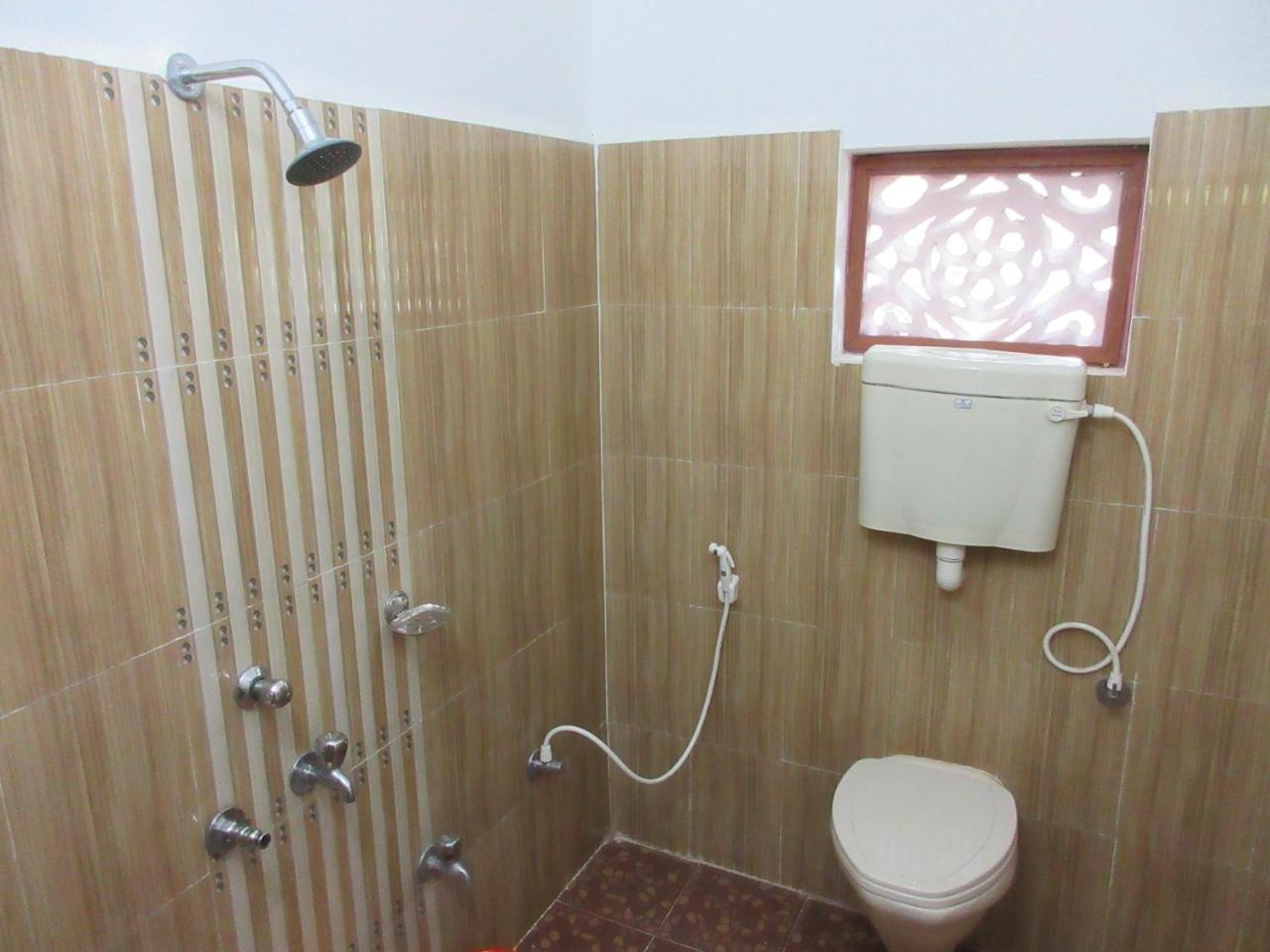 Hotel Anjali Lodge Mālvan Kültér fotó